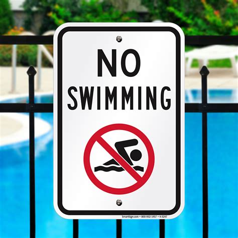 No swimming pool .